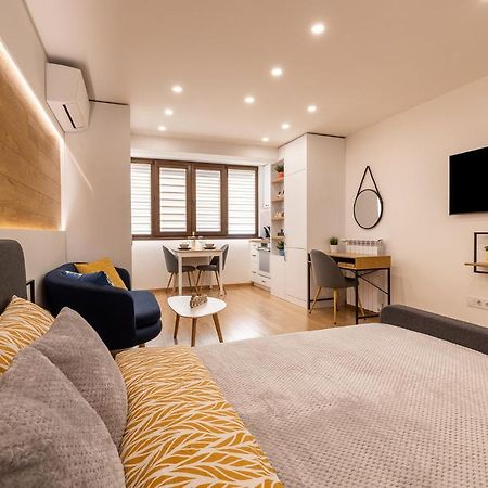 Luxury Studio Living High-End Amenities And Great Location By Flat Mаnager София Екстериор снимка
