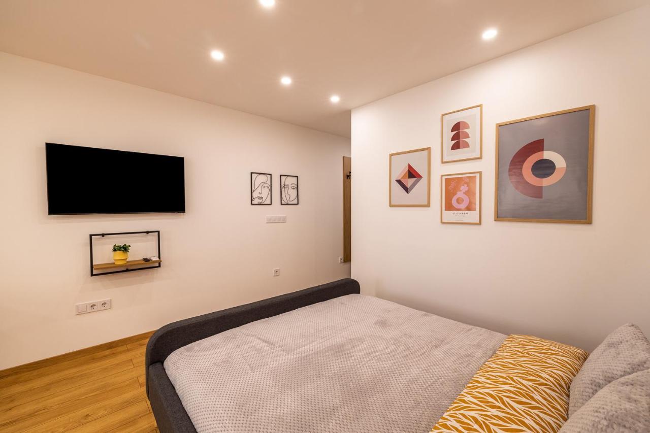 Luxury Studio Living High-End Amenities And Great Location By Flat Mаnager София Екстериор снимка