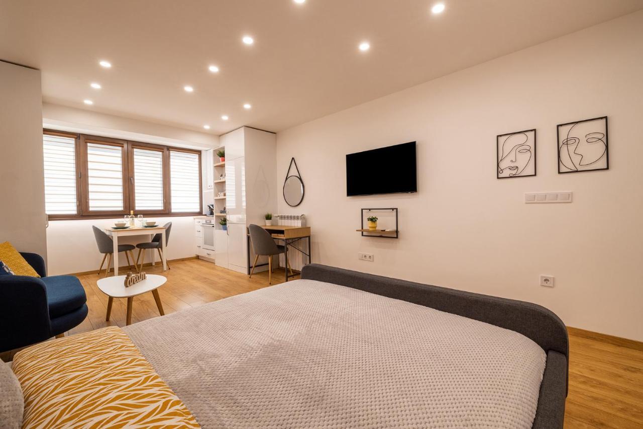 Luxury Studio Living High-End Amenities And Great Location By Flat Mаnager София Екстериор снимка